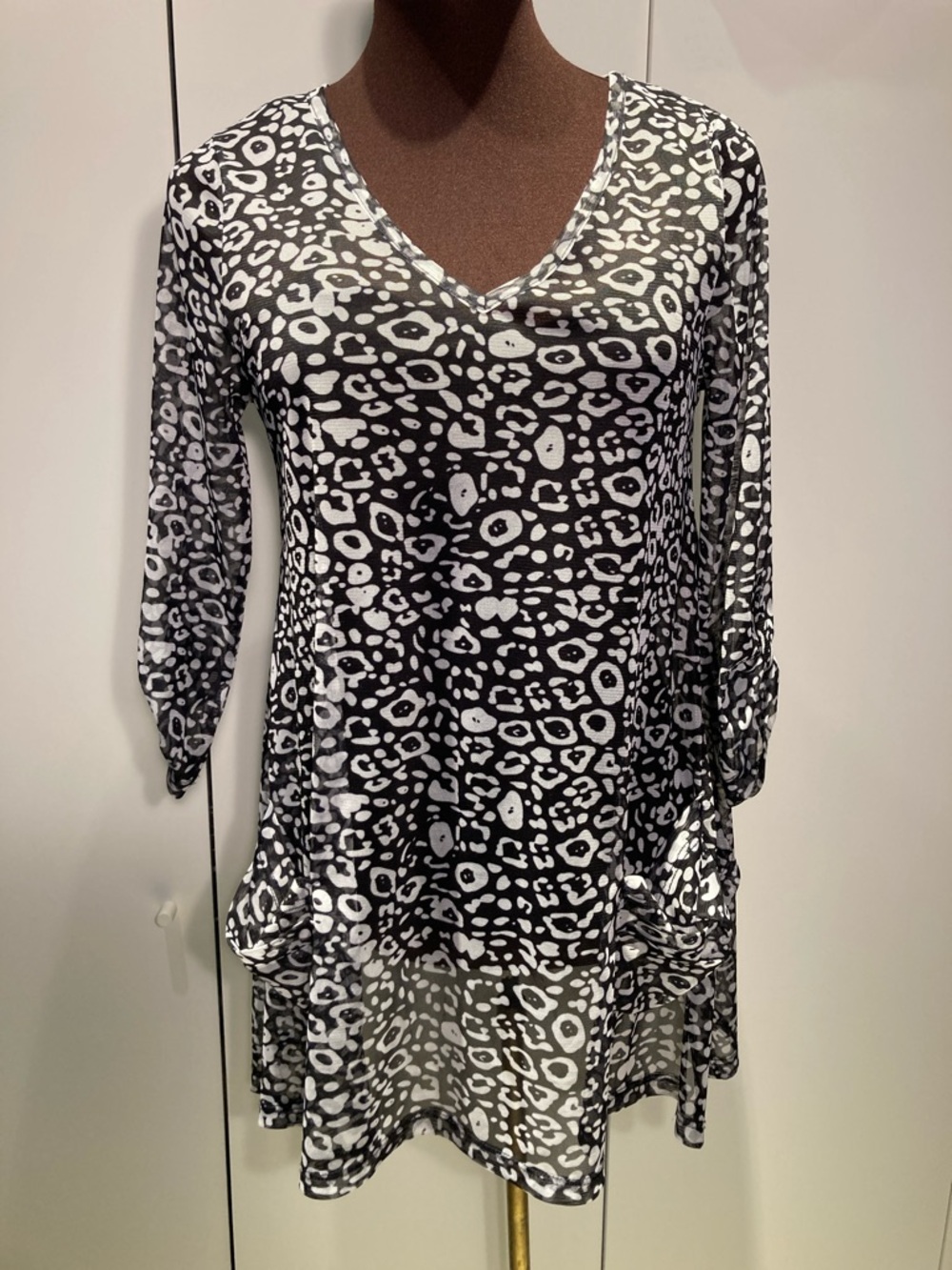 Lynn Ritchie silver tunic set cami top Print V-Neck XS black grey